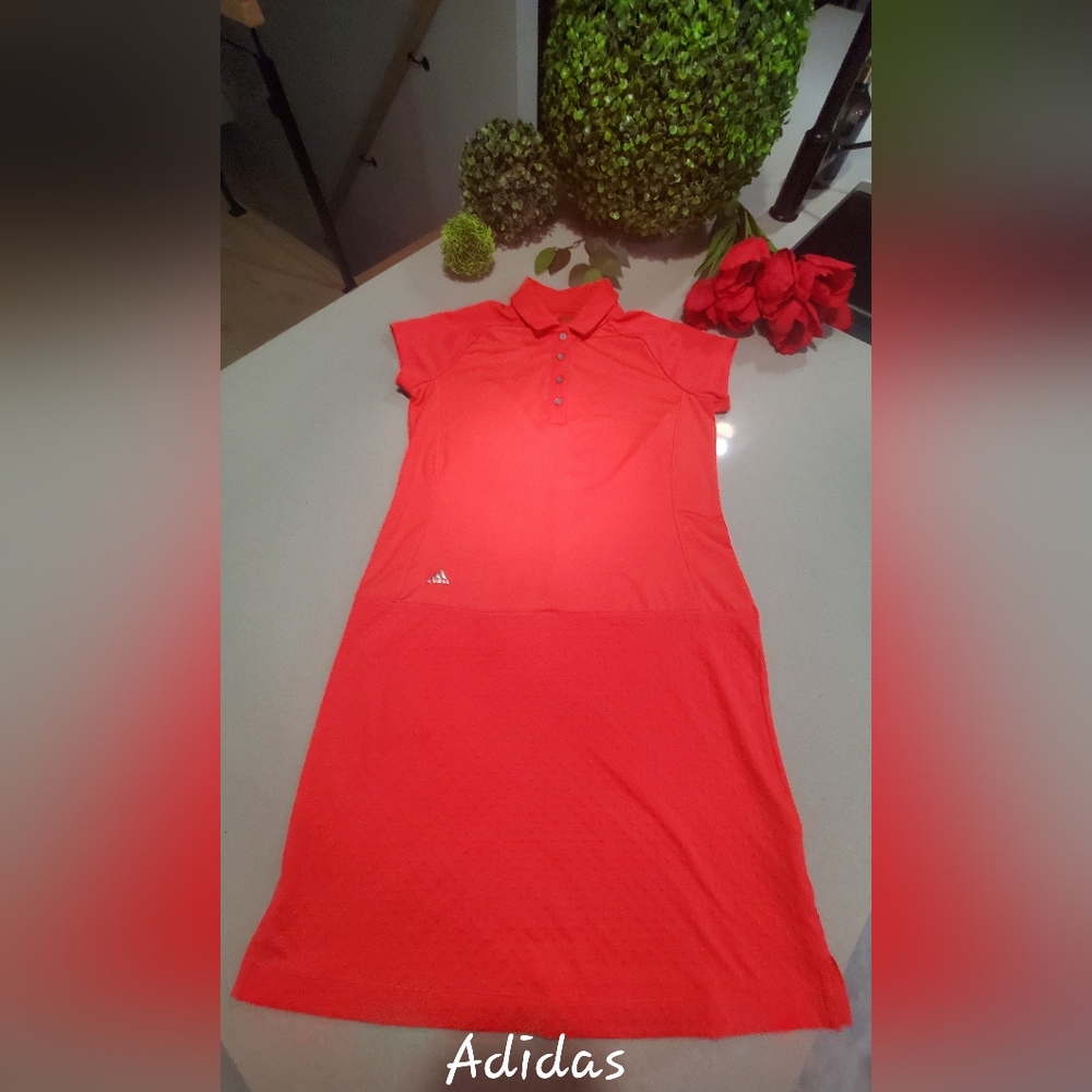 NWOT ADIDAS Superbe robe polo rose corail vif, longueur midi, avec logo argent
